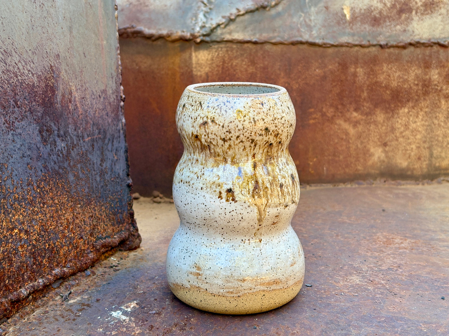 Vase- wavy speckled white